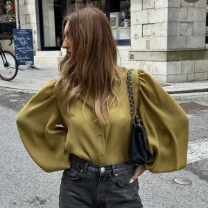 Sanna x nakd  - Säljer denna skjortan från Sanna jörnvik då min sambo slängde påsen man skickar tillbaka den i…. Stolek 34 med lappar kvar. 