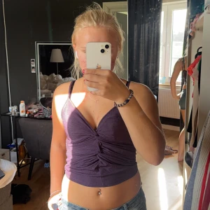 Lila topp - Lila topp ifrå. Bik bok helt oanvänd 💞