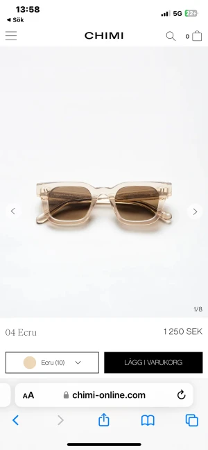 Chimi 04 - Jag säljer mina chimis i storlek 04 färg Ecru för har köpt nya så dessa kommer inte till användning längre.  Har haft dom i 1 år och dom är inte sönder på något sätt, ser helt nya ut.  Förpackningen(lådan) är borta