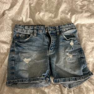  Shorts jeans, 140storlek 
