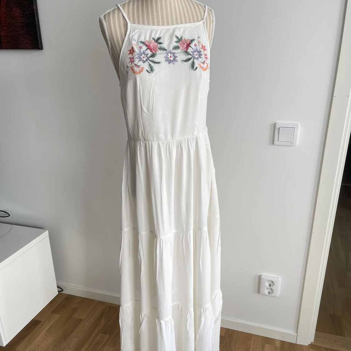 Vit klänning H& M st 38