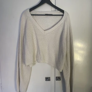 Stickad tröja  - Stickad tröja från bikbok. 