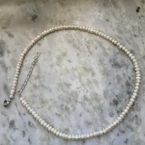 Pärlhalsband från shein, 44 cm 
