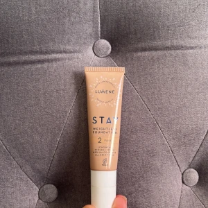 Foundation - FRAKT INGÅR! Medium coverage foundation från lumene. Endast använd en gång och färgen var tyvärr för mörk för mig. För övrigt oanvänd. Superbra formula och spf30! 😍ord pris 219kr! 