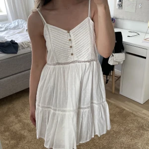 Sommarklänning  - Klänning från zara i nyskick🩷perfekt till sommaren