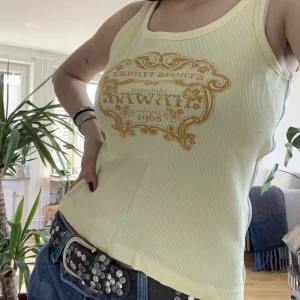 cool topp - Cool topp i fin gul färg 