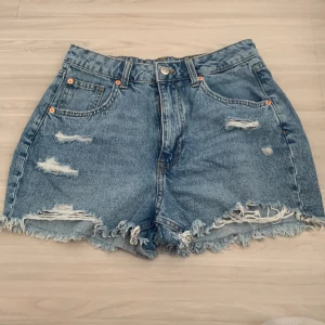 Kortbyxor  - Blåa jättesnygga kortbyxor från h&m har använt 2 gånger 