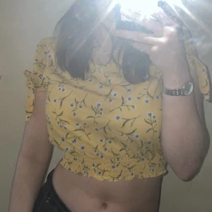 Gul topp - Använt några gånger nått år sen