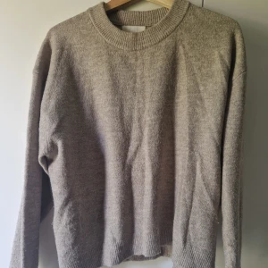 Superskön tröja - Tröja som är superskön. Använd endast en gång. Storlek M