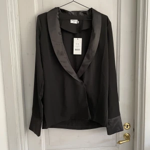 Oversized skjorta - Jättefin oversized skjorta med satin detaljer