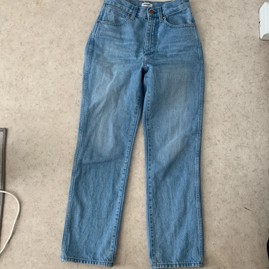 Mörkblå jeans