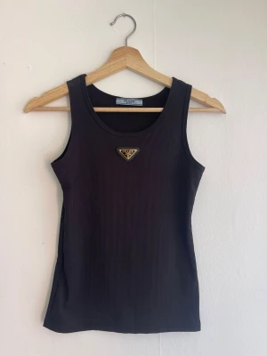 Prada linne  - Sitter tight, ej äkta. Inga defekter eller fläckar! 