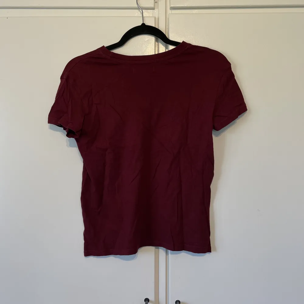T-shirt från bershka i storlek xs  35 kr + frakt 🥰. T-shirts.