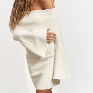 Nakd x hanna schönberg - Säljer denna så vackra klänning från nakd! Den är inte genomskinlig!