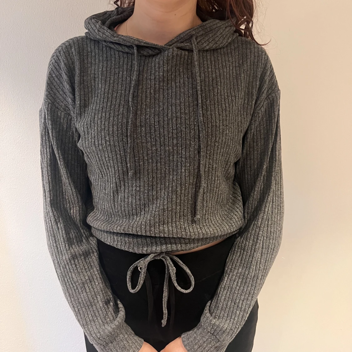 Tunn tröja med knytning 