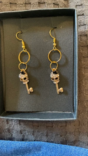 Egengjorda örhängen  - Superfina egengjorda örhängen❤️99kr