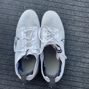 Vapor max vit - Skriv för frågor  Större i storleken i verkligheten 