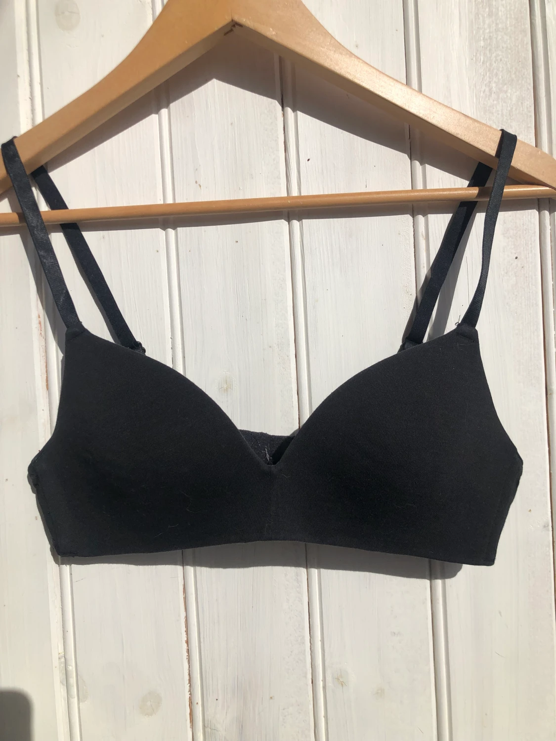 Två bygellösa bh-ar 