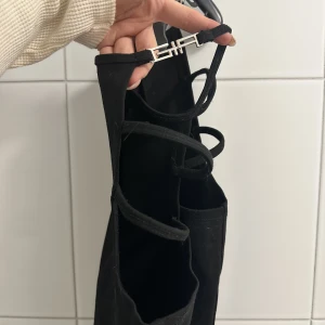 IAMGIA BYXOR - Dessa asballa ’euphoria’ byxorna, omsydda för att passa mig som är 155cm, så passar de och kortare!  Där av priset😁  