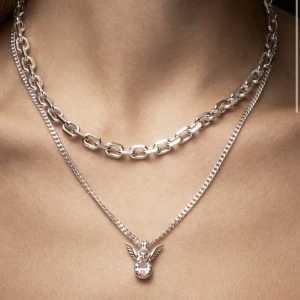 Halspand  - Säljer det här jätte fina halsbandet från Marianillsdotter! Knappt använd❤️