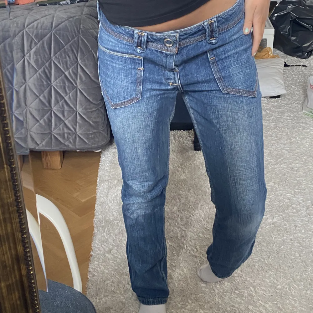 Skitsnygga lågmidjade jeans! ”Bobby Anne” storlek ca 27/32. Jeans & Byxor.