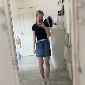 jeanskjol  - fin jeans kjol, endast använt ett fåtal gånger, säljer då den är för liten