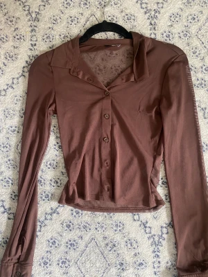 Genomskinlig långärmad tröja - Mesh skjort/tröja brun från hm i storlek XS