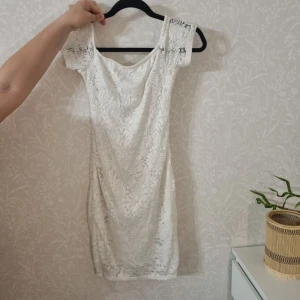 Studentklänning - Vit klänning storlek S, till sommar, avslutning, student, fest, finkläder.