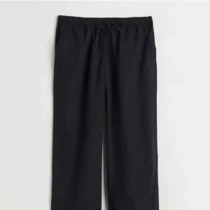 Linnebyxor storlek xs - Säljer dessa helt slutsålda lågmidjade linnebyxor från h&m. 
