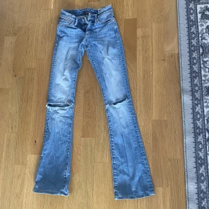 J low waist jeans - Jeans jag beställde dom. och dem var för stora för mig. jag har aldrig gått ut med dom. dom är jätte fina