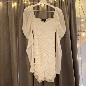 Student kläning  - Skit snygg klänning, använd bara en gång.  