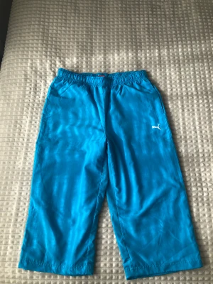 Puma shorts  - Puma shorts i gott skick. Kan används vardagligt men även som badshorts.