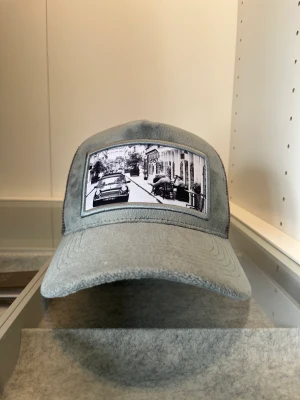 Emilio Pandeza keps - Emilio Pandeza keps för 300kr. Använd varsamt och inga fläckar eller trasiga sömmar 