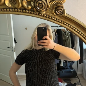 Stickad tröja  - Superfin stickad tröja med guld💕