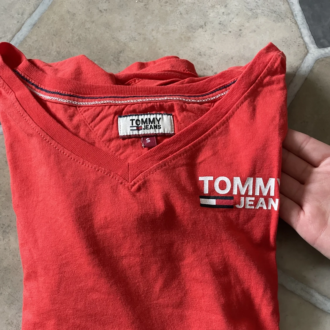 Röd Tommy Jeans T-shirt, V-ringad