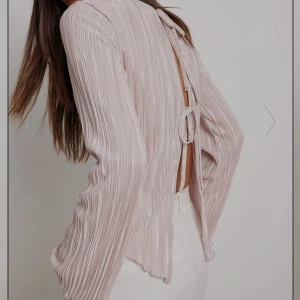 Tröja från nakd! - Säljer denna jätte fina tröja! Den är knappt använd. Det är storlek xs!