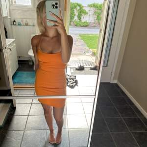 Så fin orange klänning, perfekt t sommaren