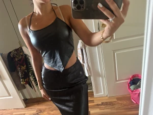 Topp & kjol - Topp och kjol kan köpas separerat om man vill.