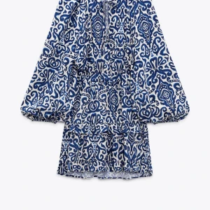 Klänning  - Säljer min zara klänning som är helt slutsåld som jag aldrig har använt. 