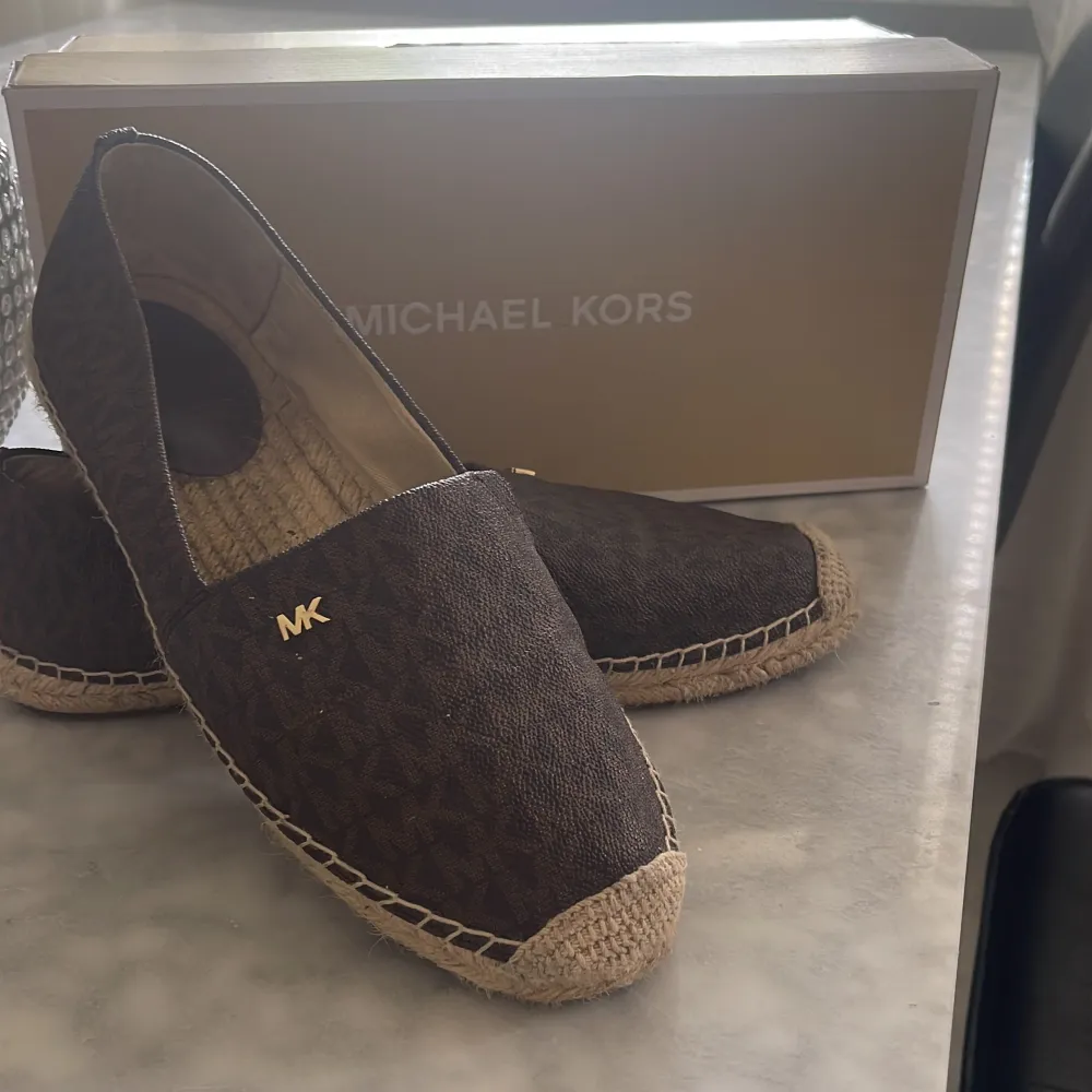 Espadrillos Kendrick Slip On  storlek 38 bruna orginal använd ett par gånger . Skor.