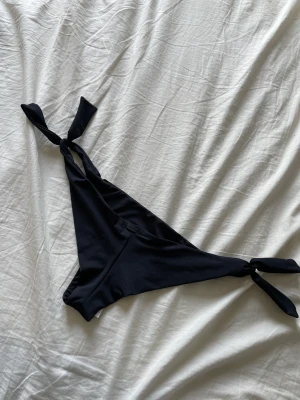 Seamless bikinitrosor - Sjukt snygga Seamless Bikinitrosor från calzedonia. Brazilian/thong. Storlek S🤍 Endast testade. 200 kr, kan skicka spårbart för 54 kr eller i kuvert för 15 kr🤙🏼