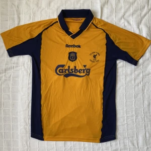 Gerrard jersey Liverpool 2001 - Steven Gerrard jersey i strl. M. Liverpool bortaställ 2001