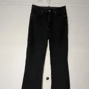 Svarta regular wide jeans från Bik Bok🤩🖤köpta för:600kr nu för:250kr+frakt