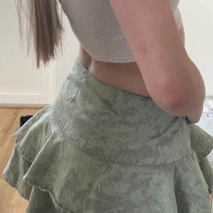 Kjol - Jättesöt grön kjol som tyvärr är för stor för mig💗