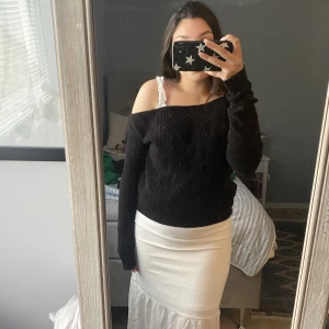 Svart tröja - Svart stickad tröja som endast är använt några få gånger❤️