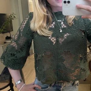 Grön hålig blus  - Perfekt sommarblus!!