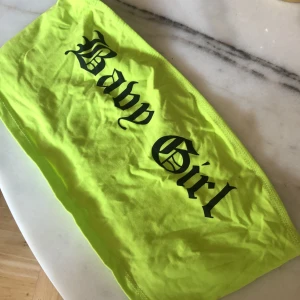 Topp  - Topp från Shein i storlek Medium. Ej använd 