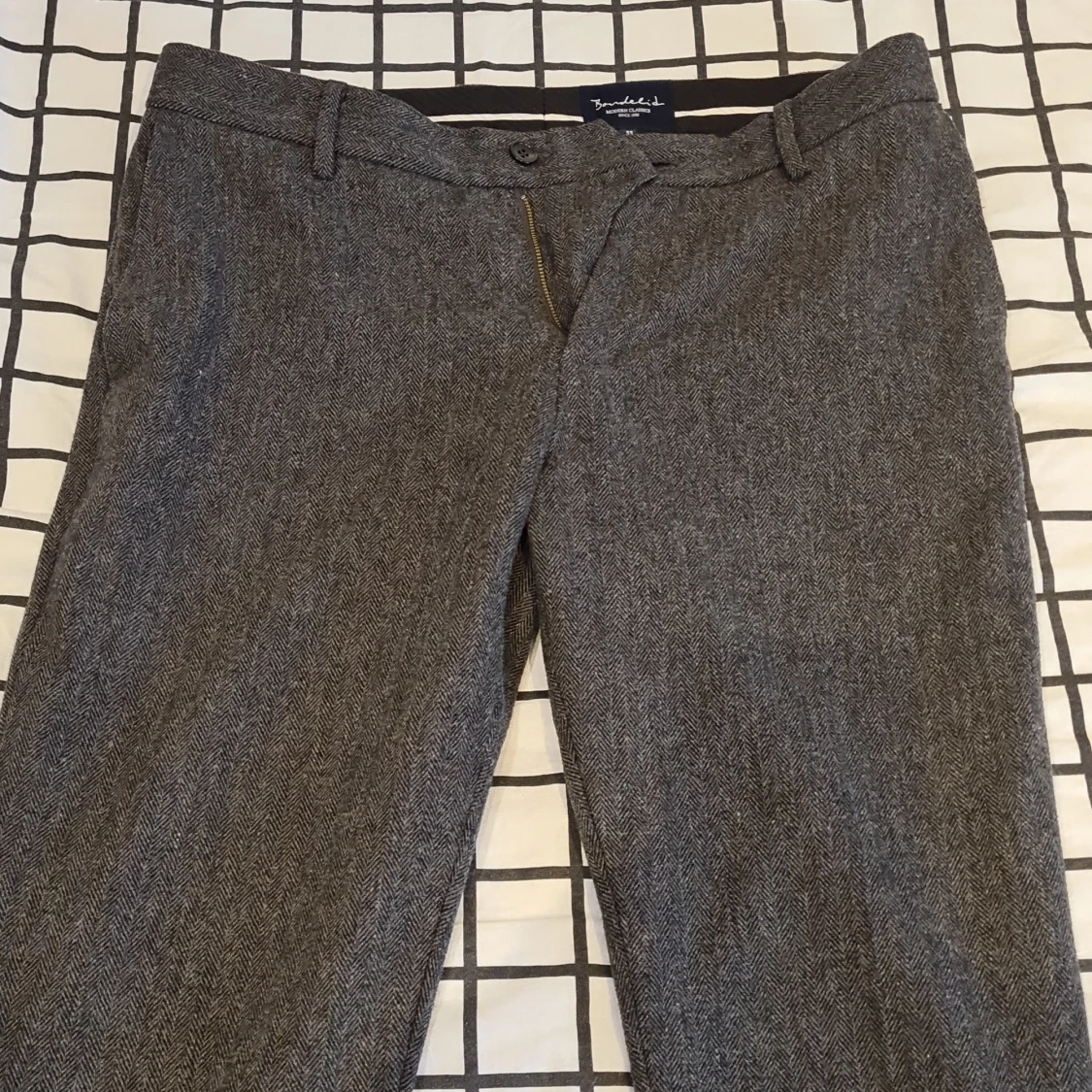 Bondelid grå tygbyxa