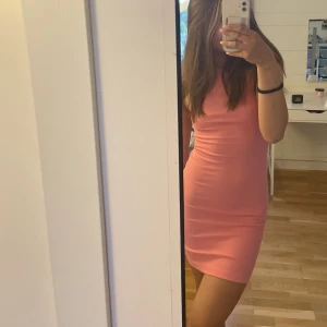 Bikbok klänning - Säljer denna fina klänning från Bikbok då den inte kommer till andvändning 💓 superfint skick, säljer för 100 + frakt 