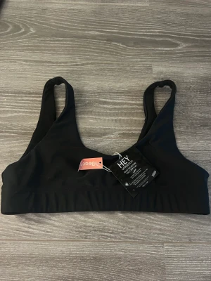 Bikini  - Superfin oanvänd bikiniöverdel från Nelly